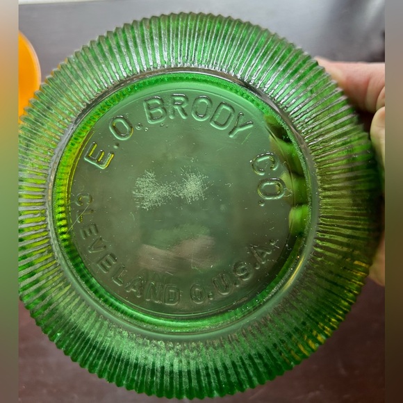 Two Vintage bowls/dishes Yellow-orange & Emerald Green. - Picture 8 of 10